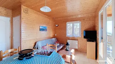 Télévision ou salle de divertissement dans l'établissement Chalet de la Gougère 4