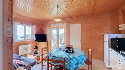 Télévision ou salle de divertissement dans l'établissement Chalet de la Gougère 4