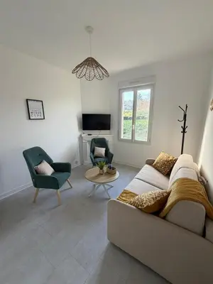Télévision ou salle de divertissement dans l'établissement La Maison des Voyageurs - 3 Chambres