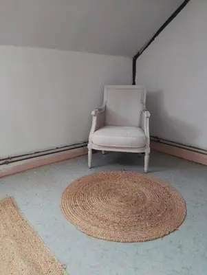 Coin salon dans l'établissement Maison en pierre au pays d'Uzerche