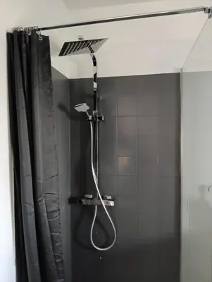 Salle de bains dans l'établissement Maison en pierre au pays d'Uzerche