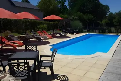 Piscine de l'établissement Gîte Léon, Beynat, Corrèze ou située à proximité
