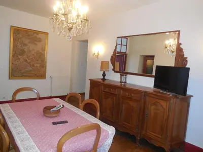 Télévision ou salle de divertissement dans l'établissement Homestay Château De Saint-Maixant