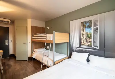 Un ou plusieurs lits dans un hébergement de l'établissement B&B HOTEL Limoges 1