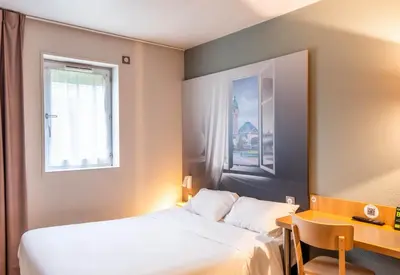 Un ou plusieurs lits dans un hébergement de l'établissement B&B HOTEL Limoges 1