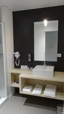 Salle de bains dans l'établissement Parc Hôtel Pompadour
