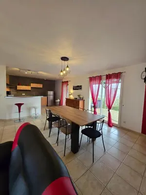 Cuisine ou kitchenette dans l'établissement Villa La Guionie Montignac Lascaux