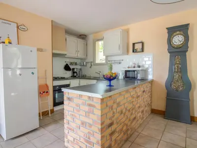 Cuisine ou kitchenette dans l'établissement Holiday Home Chastagnol by Interhome