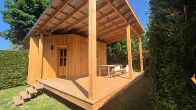 Jardin de l'établissement Camping Les Vernieres La Bourboule Sancy