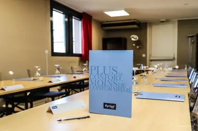 Espace de conférence ou salle de réunion dans l'établissement Hotel Restaurant Kyriad Brive Centre