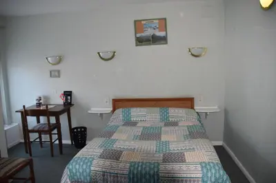 Un ou plusieurs lits dans un hébergement de l'établissement Hôtel Le Rider