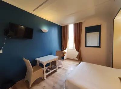Télévision ou salle de divertissement dans l'établissement Le Pavillon Saint-Martin