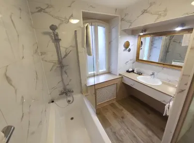 Salle de bains dans l'établissement Le Pavillon Saint-Martin