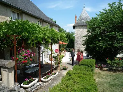 Jardin de l'établissement Village Vacances Château de Termes, Gîtes, Chalets, Piscine, Jacuzzi, Sauna