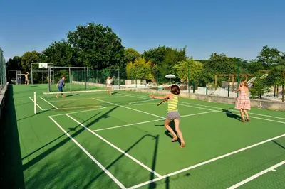 Tennis ou squash au sein de la maison de vacances ou à proximité