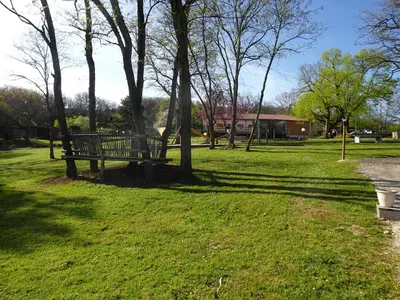 Jardin de l'établissement Village Vacances Château de Termes, Gîtes, Chalets, Piscine, Jacuzzi, Sauna
