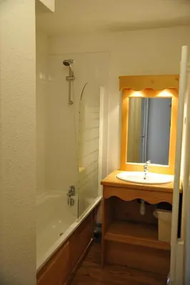 Salle de bains dans l'établissement Résidence Le Bois de la Reine