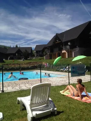 Piscine de l'établissement Résidence Le Bois de la Reine ou située à proximité