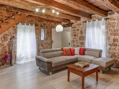 Coin salon dans l'établissement Tranquil holiday home with private pool