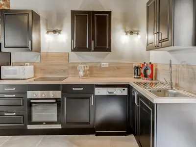 Cuisine ou kitchenette dans l'établissement Tranquil holiday home with private pool
