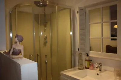 Salle de bains dans l'établissement Cantal'Temps