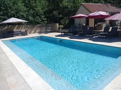 Piscine de l'établissement La Roussilhe ou située à proximité