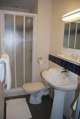 Salle de bains dans l'établissement Le Terminus des Pèlerins