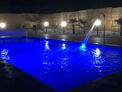 Piscine de l'établissement Brit Hotel Brive La Gaillarde - Restaurant La Limousine ou située à proximité