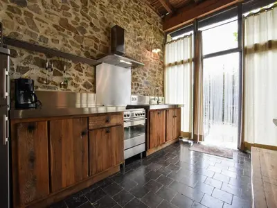 Cuisine ou kitchenette dans l'établissement Farmhouse in Pyrenees with Pool