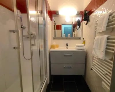 Salle de bains dans l'établissement Contact Hotel B&G Limoges Sud