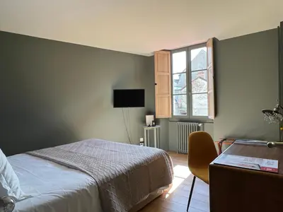 Un ou plusieurs lits dans un hébergement de l'établissement Hôtel Le France
