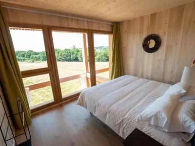 Un ou plusieurs lits dans un hébergement de l'établissement Les Lodges Du Reynou
