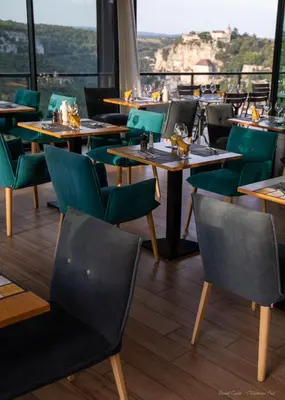 Coin salon dans l'établissement Logis Hôtels - Le Belvédère - Hôtel 2 étoiles et Restaurant