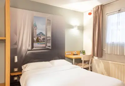 Un ou plusieurs lits dans un hébergement de l'établissement B&B HOTEL Limoges 2