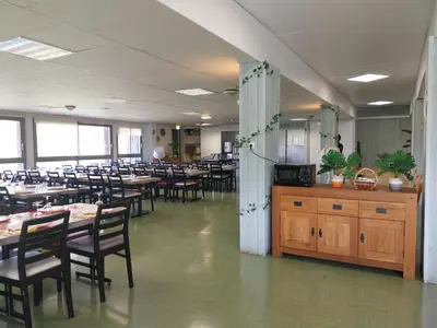 Restaurant ou autre lieu de restauration dans l'établissement VVF Le Lioran Les Monts du Cantal