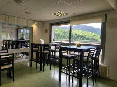 Vue générale sur la montagne ou vue sur la montagne depuis le village vacances
