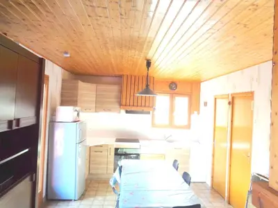 Cuisine ou kitchenette dans l'établissement Chalet charmant à Saint-Gérons avec piscine partagée