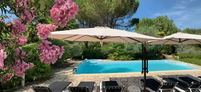 Piscine de l'établissement Le Moulin du Boisset ou située à proximité