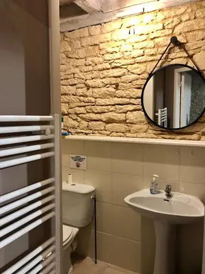 Salle de bains dans l'établissement Le Moulin Aux Ans