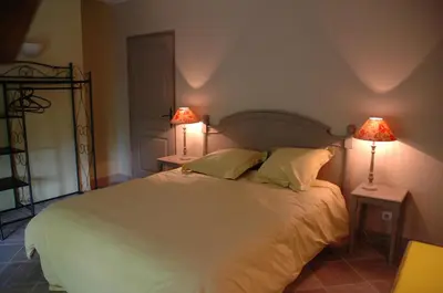 Un ou plusieurs lits dans un hébergement de l'établissement Chambre d'hôtes Au Picatal