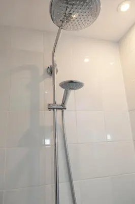 Salle de bains dans l'établissement B&B Fleur de Lys Bleue