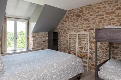 Un ou plusieurs lits dans un hébergement de l'établissement B&B Fleur de Lys Bleue