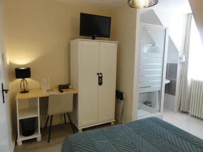 Télévision ou salle de divertissement dans l'établissement Hotel des Voyageurs