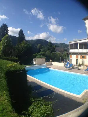 Piscine de l'établissement Logis Hôtel restaurant Bel Horizon ou située à proximité