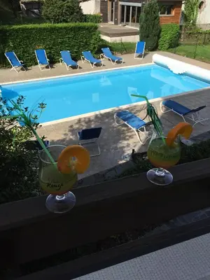 Piscine de l'établissement Logis Hôtel restaurant Bel Horizon ou située à proximité