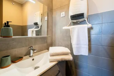 Salle de bains dans l'établissement Dupain & Dubeurre Appart'hôtel - Parking en supp