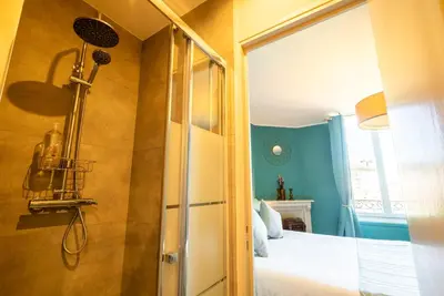 Salle de bains dans l'établissement Dupain & Dubeurre Appart'hôtel - Parking en supp