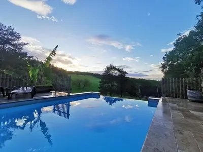 Piscine de l'établissement Gîte Les Combes Montignac Lascaux ou située à proximité