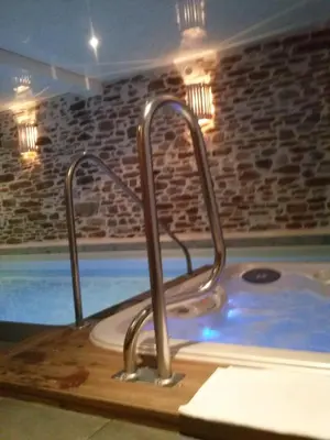 Piscine de l'établissement la Maison d'Odette et Daniel ou située à proximité