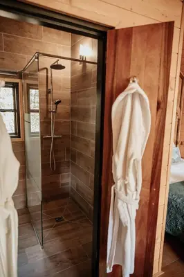 Salle de bains dans l'établissement Cabane Rouge-Gorge